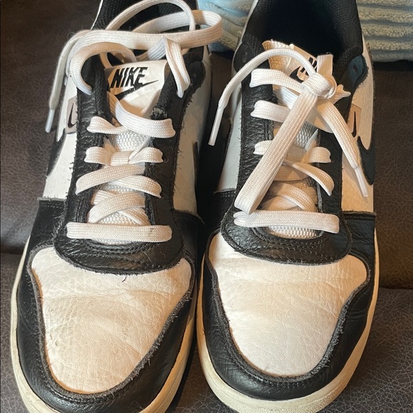 Nike Men's Black and White Sneakers - Picture 2 of 5